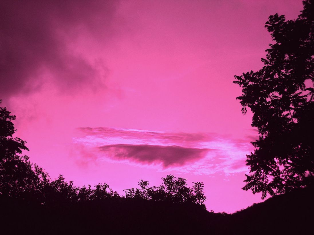 1280px-Pink_Sky
